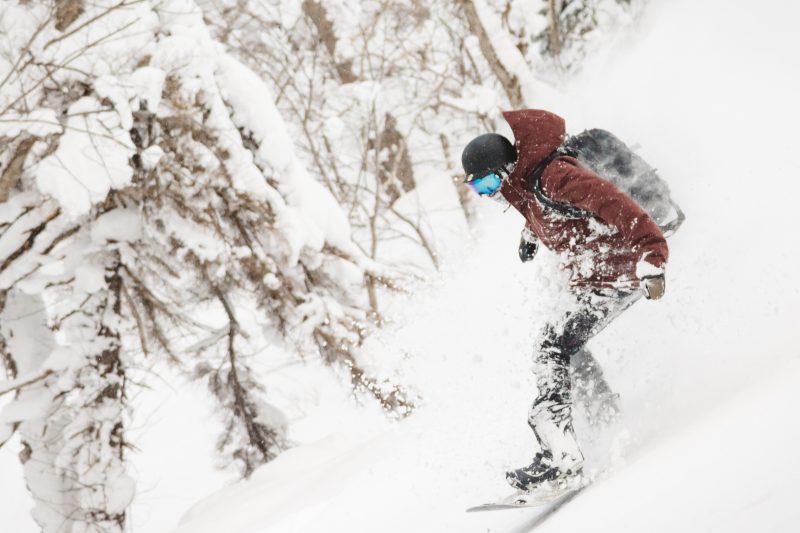 snowboard pow run